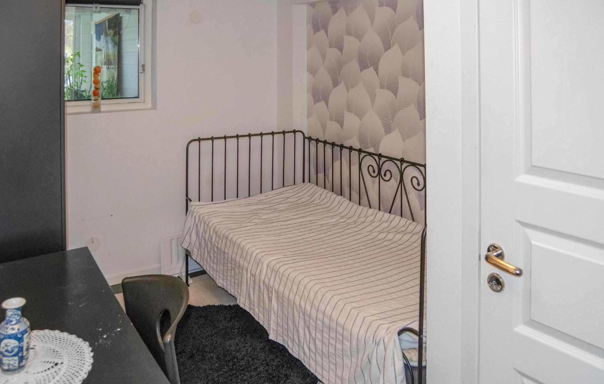 2 Bedroom Cozy In Skaerholmen Semesterbostad Stockholm