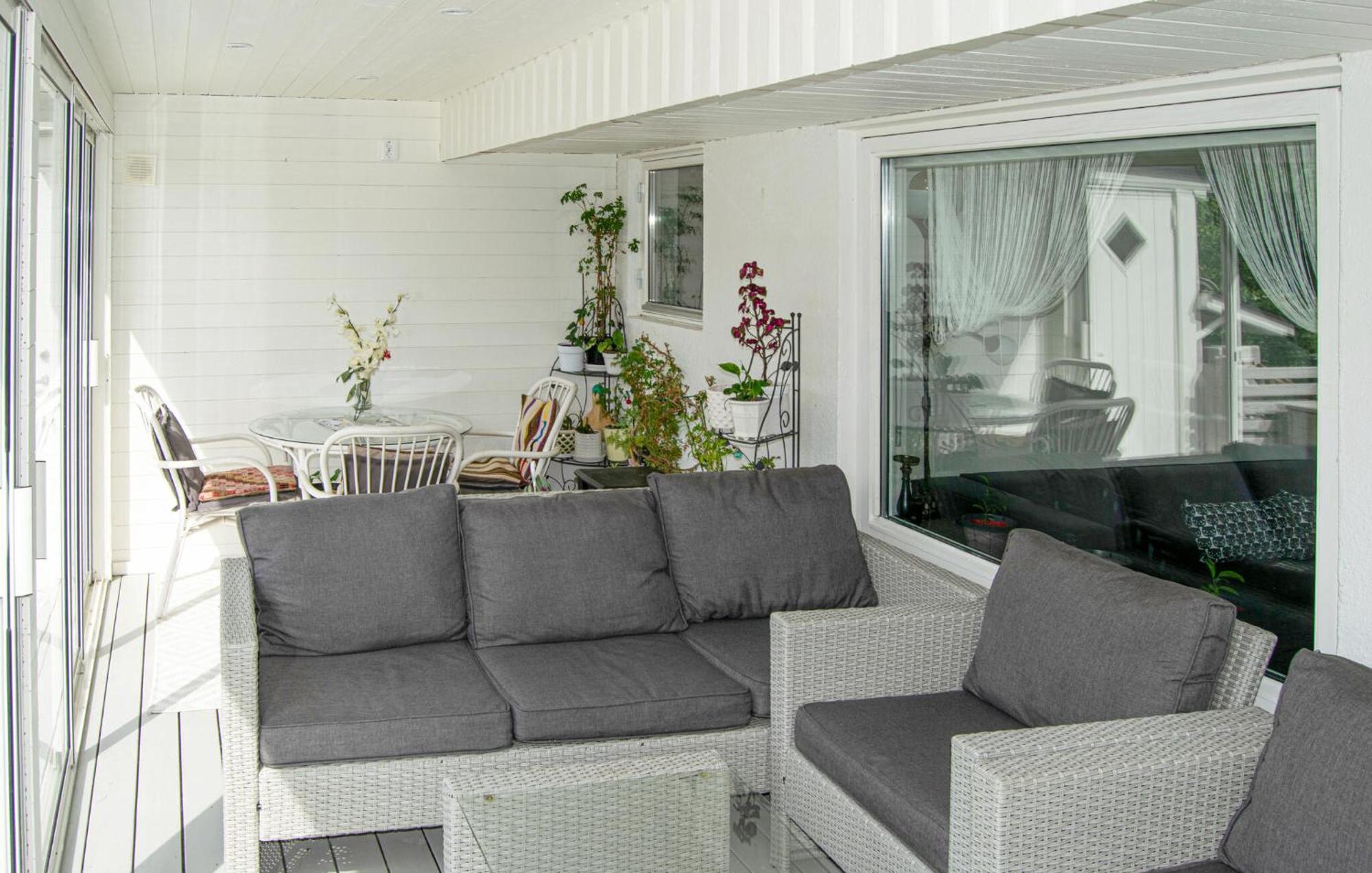 2 Bedroom Cozy In Skaerholmen Semesterbostad Stockholm